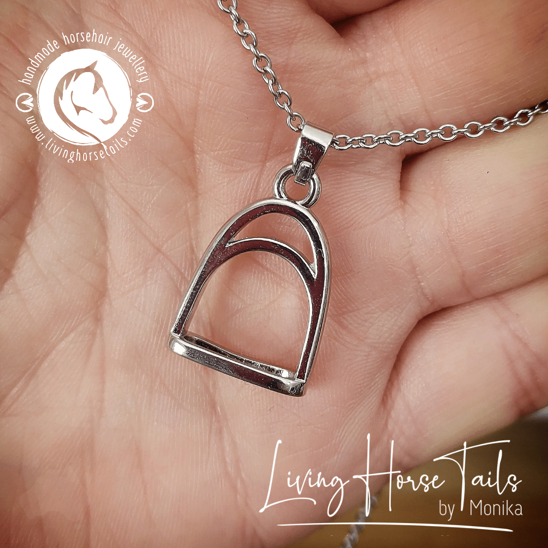 Stirrup necklace hot sale