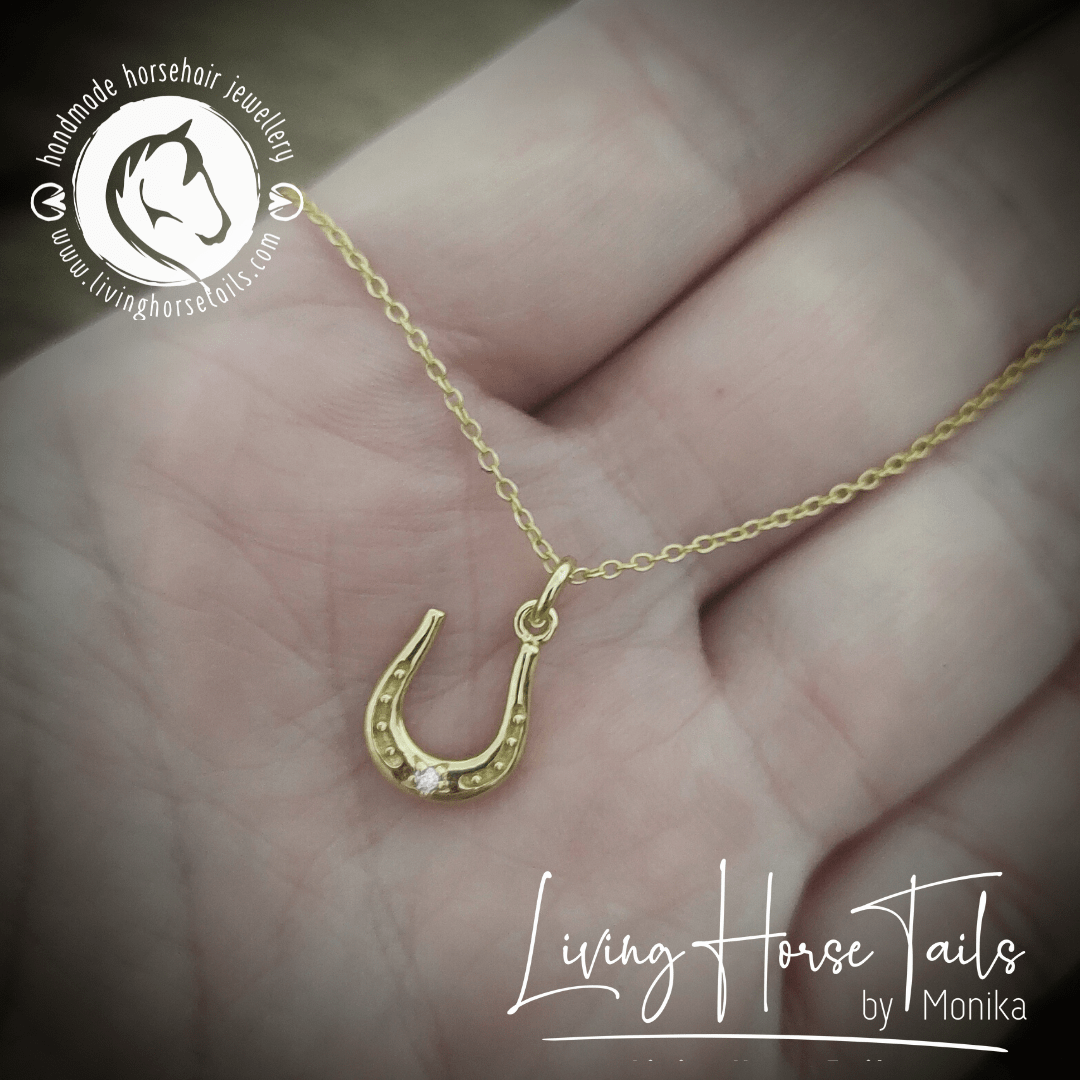 Gold horseshoe necklace discount